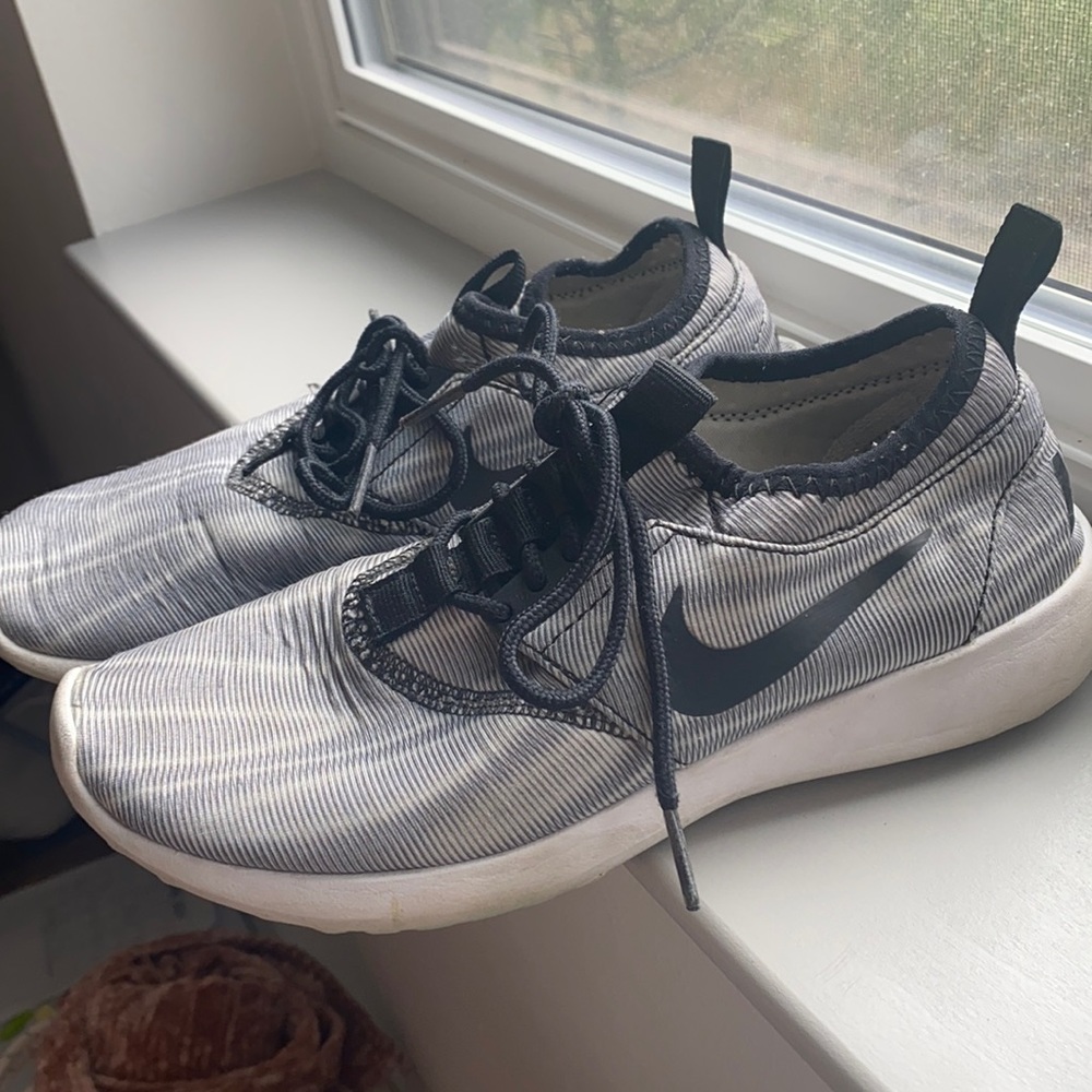Nike Athletic/ Casual Shoes